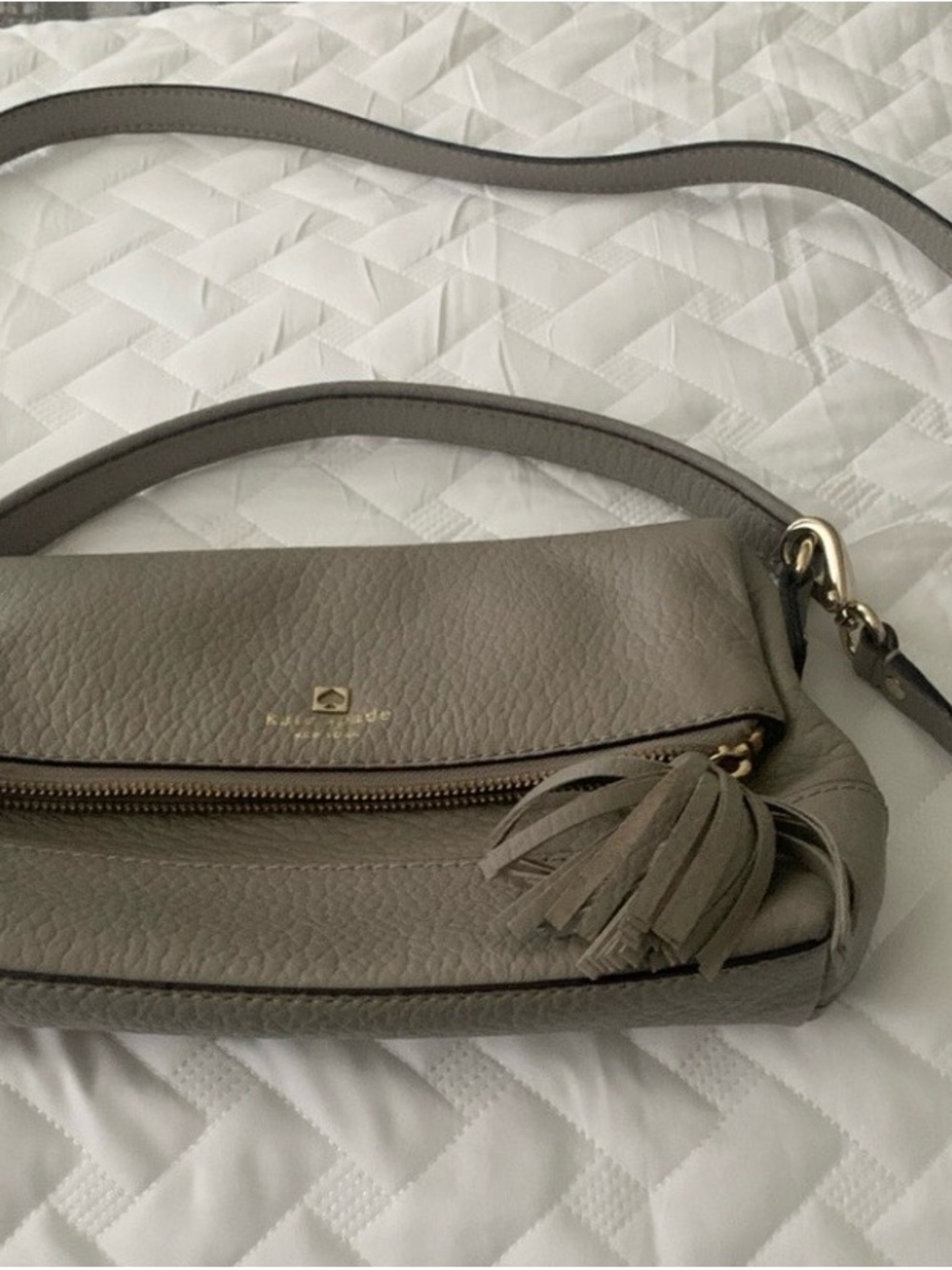 Like New Kate Spade Mini Chester Street Crossbody PebbledLeather Soft Taupe Gray